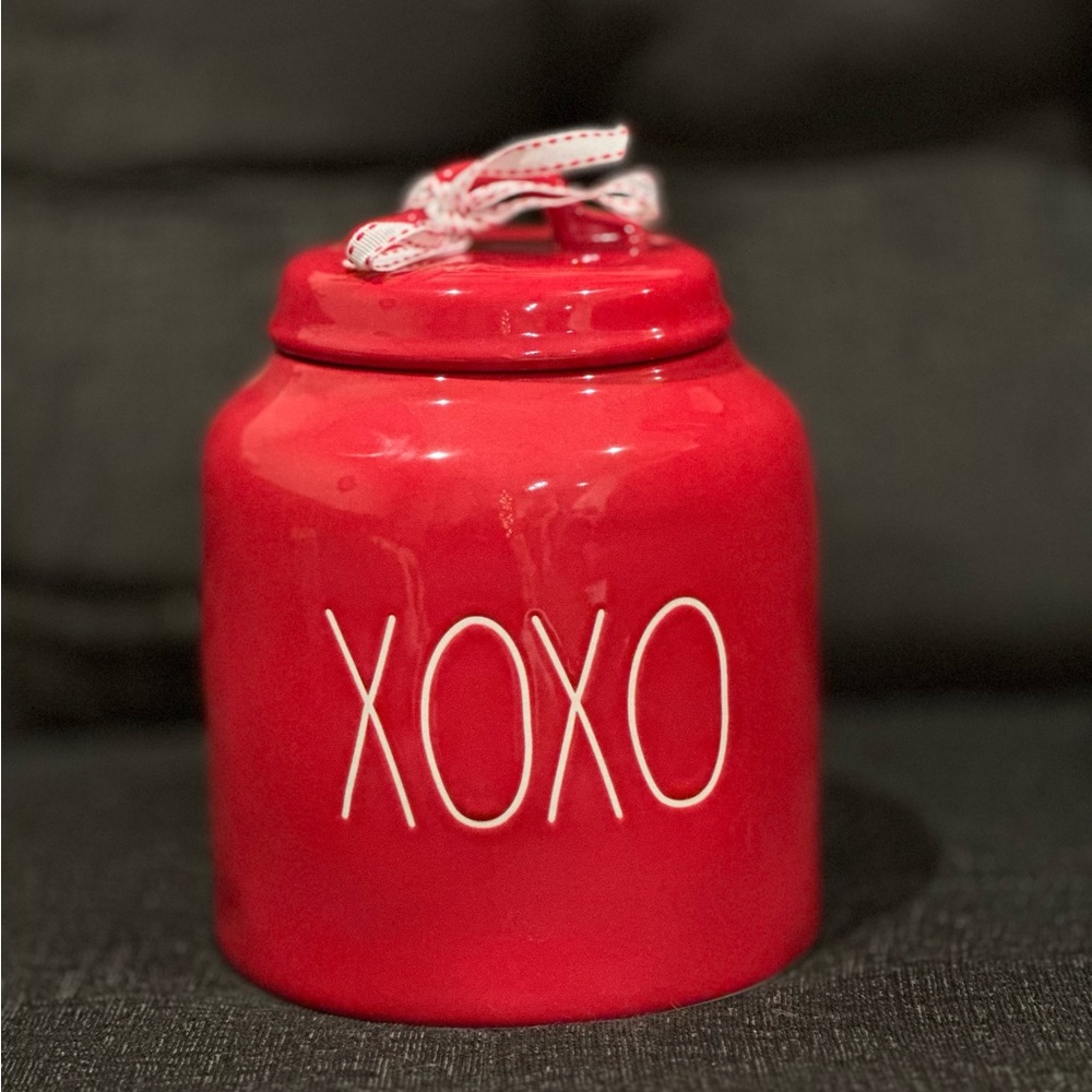 Rae Dunn Red Chubby XOXO canister NWT